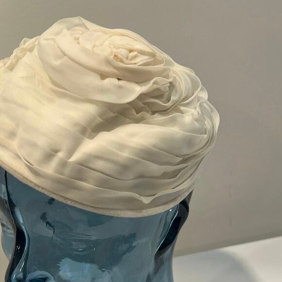 Vintage Tiered Tulle Ivory Pill Box Hat JL - Picture 2 of 7